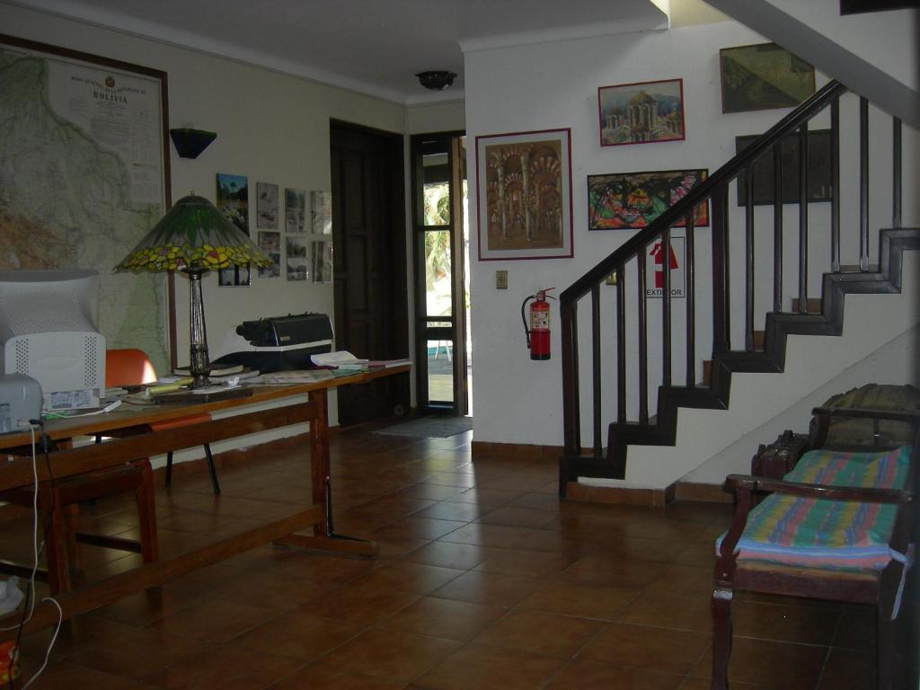 Hostal Los Aventureros Santa Cruz de La Sierra Exterior photo