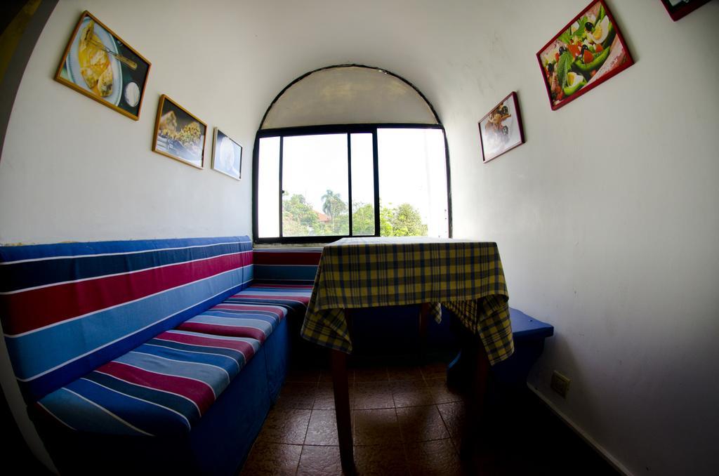 Hostal Los Aventureros Santa Cruz de La Sierra Exterior photo